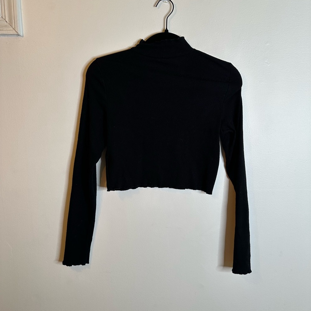 Black Ribbed Long Sleeve cropped Top - Picture 3 of 4